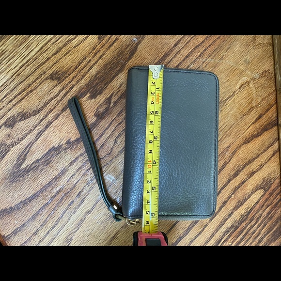 Grey Leather Marc Jacobs wristlet - Picture 3 of 7